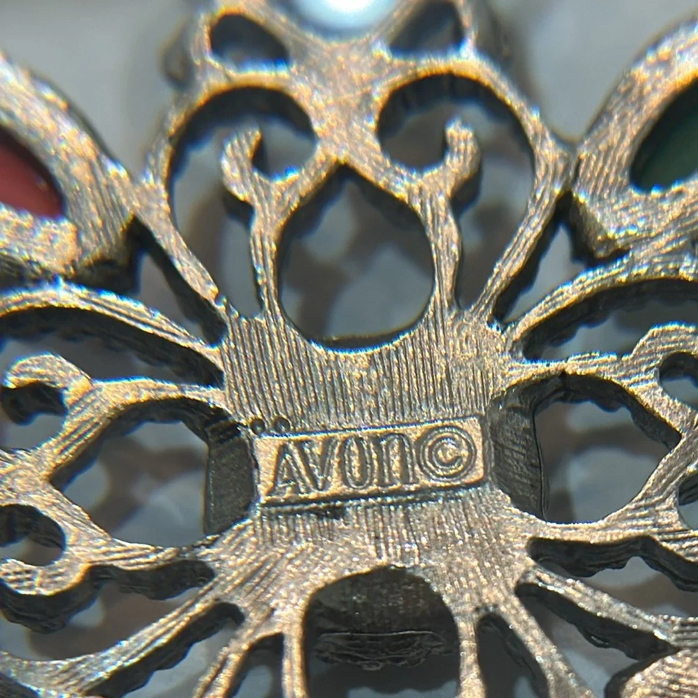 VTG AVON ROMANESQUE CROSS SILVER LONG CHAIN OPEN WORK‎ FILIGREE NECKLACE